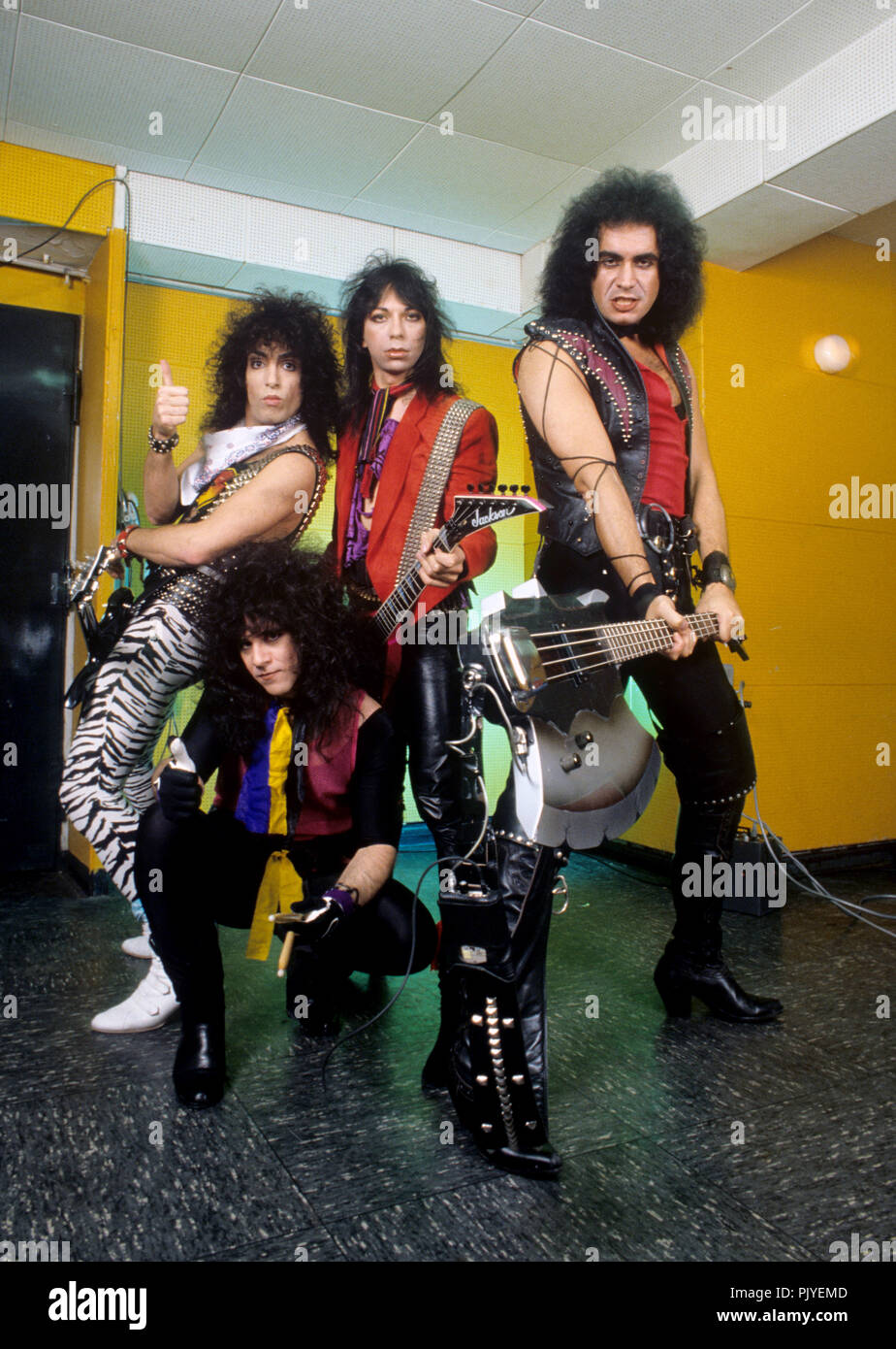 Kiss (v.l. Paul Stanley, Eric Carr, Vinnie Vincent, Gene Simmons) su im  Novembre 1983 a Essen. | Utilizzo di tutto il mondo Foto stock - Alamy