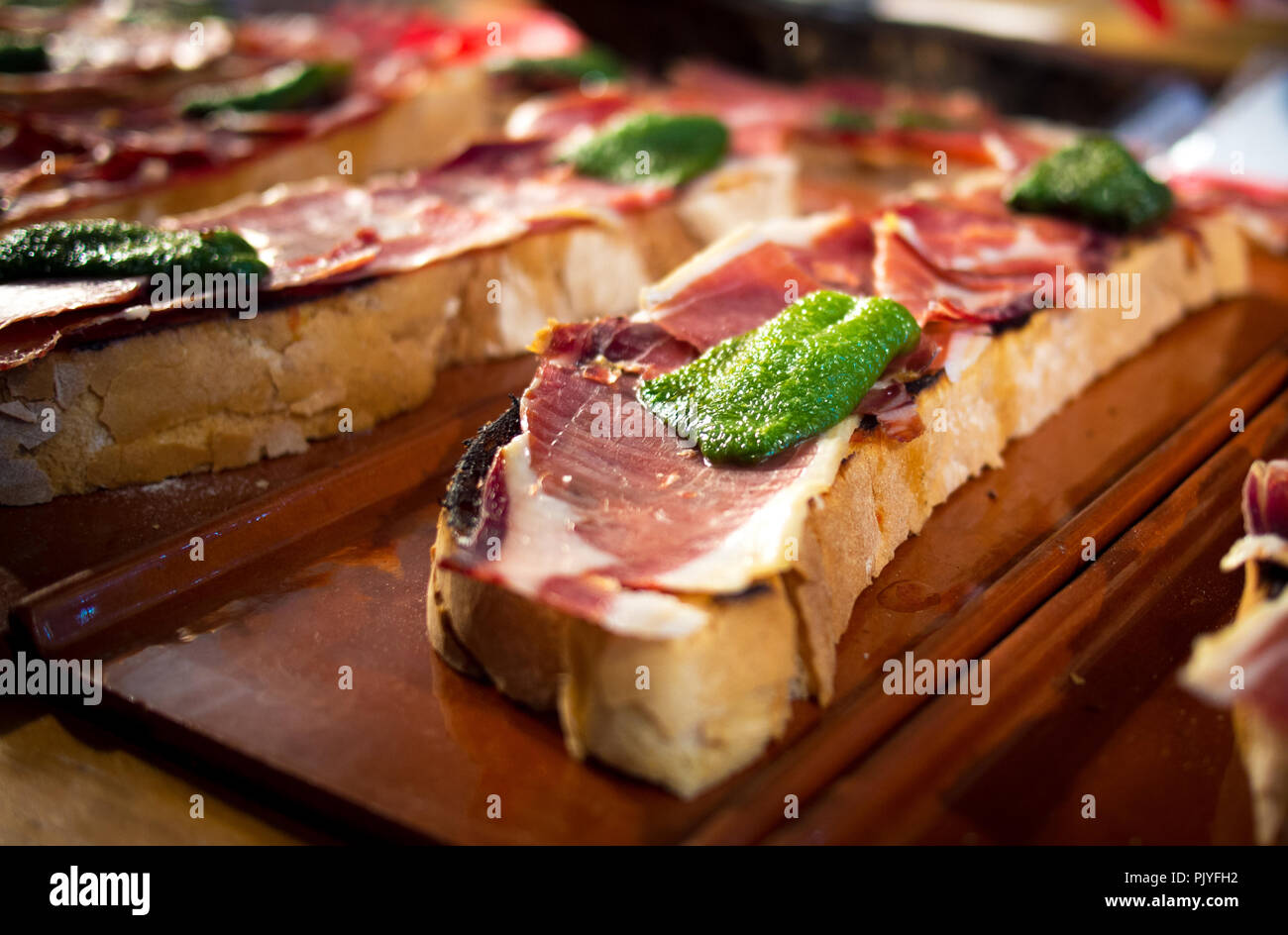 Prima colazione spagnola - toast, jamon Foto Stock