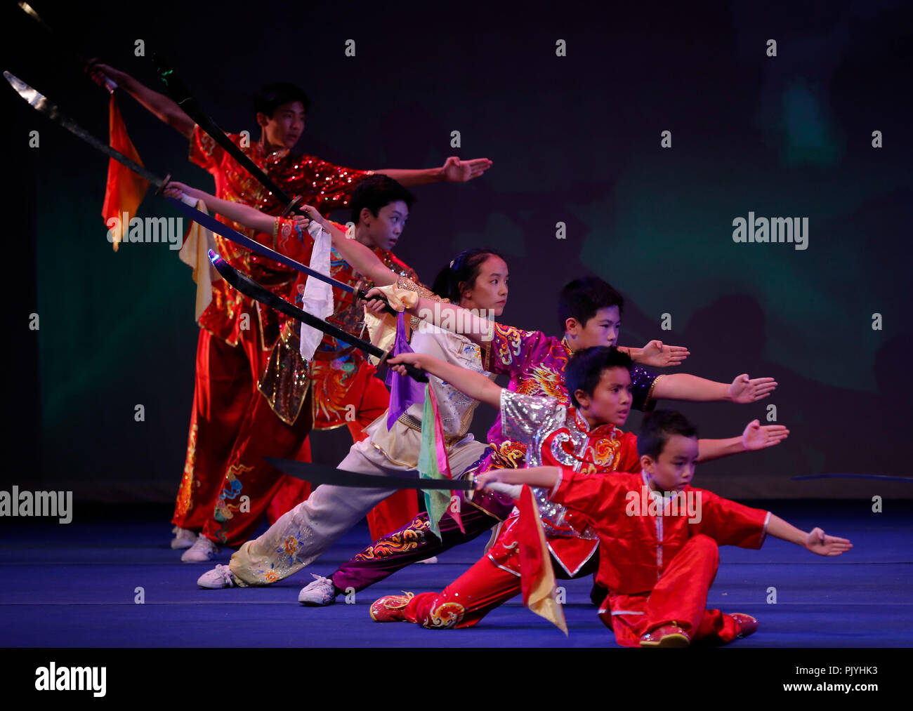 Washington, Stati Uniti d'America. Il 9 settembre 2018. Artisti marziali sfoggiare la loro abilità di Kungfu al grande pubblico per la Cina "Giornata" mostra di Wushu a Ernst Cultural Center negli Stati Uniti Stato della Virgina, sul Sett. 8, 2018. Credito: Xinhua/Alamy Live News Foto Stock