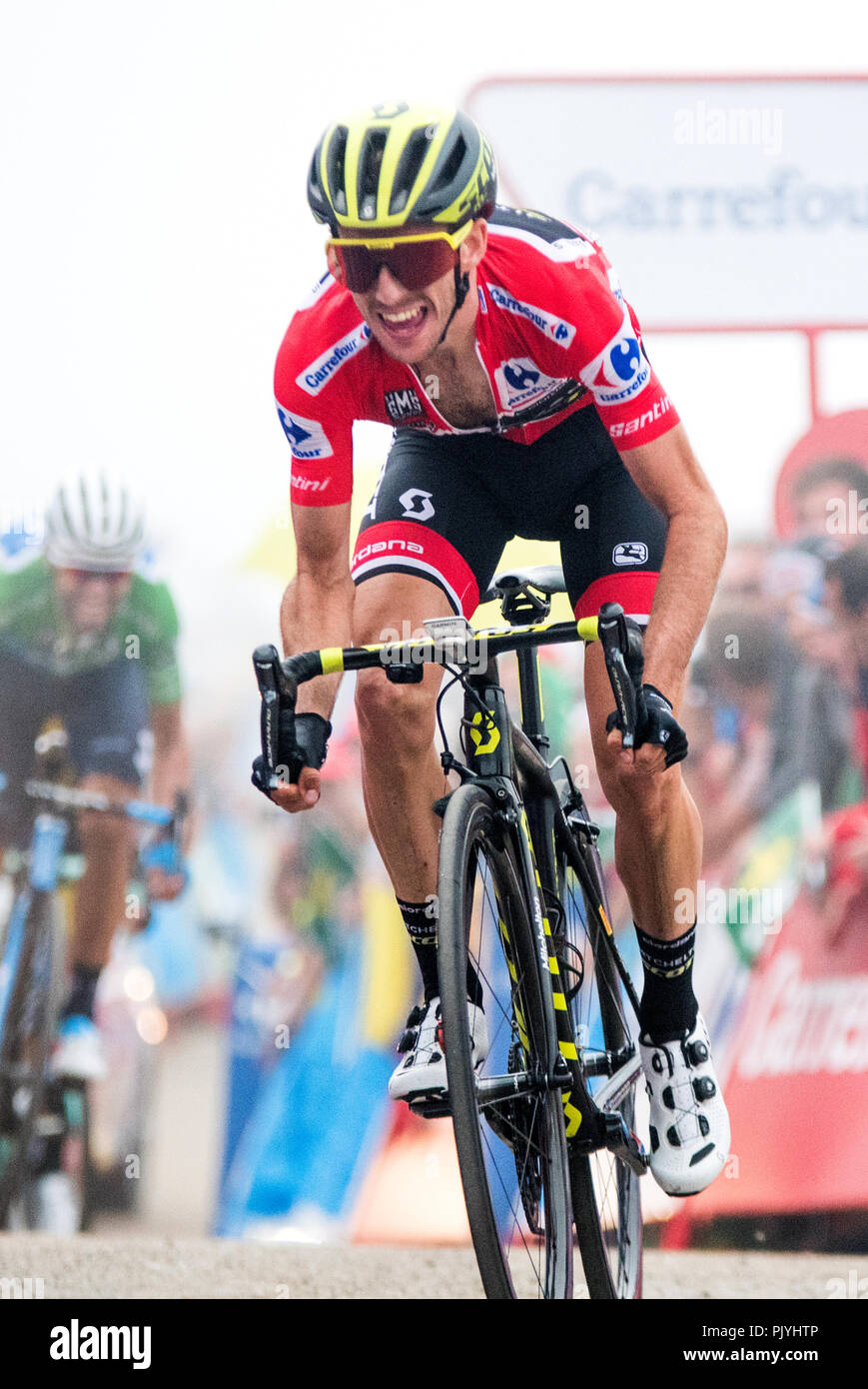 Covadonga, Spagna. Il 9 settembre, 2018. Simon Yates (Mitchelton Scott)  termina la quattordicesima tappa spagnola di corsa in bicicletta \