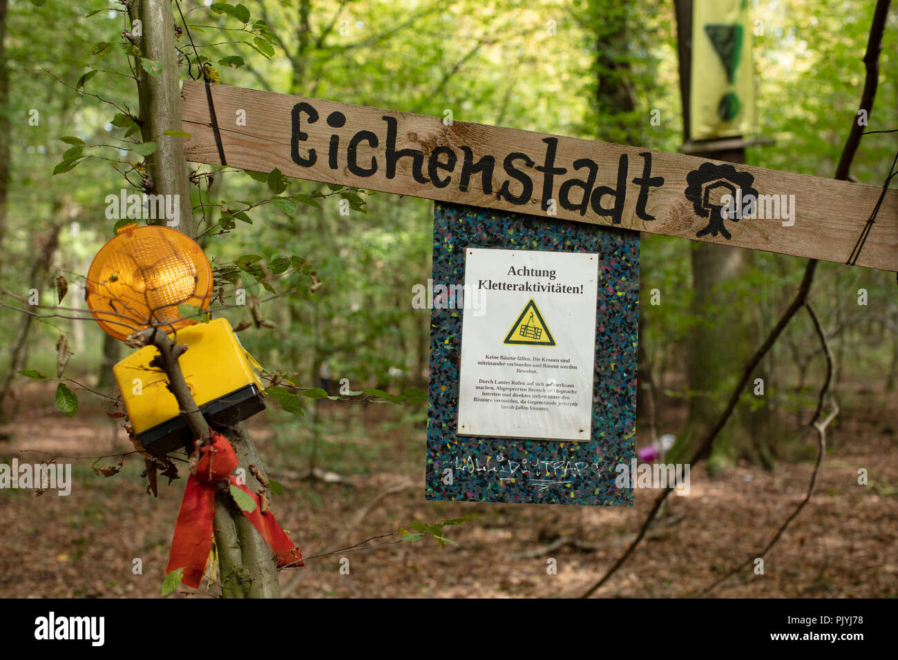 Morschenich, Germania. 09 settembre 2018. Dimostrazione pacifica contro la cancellazione della Hambacher Forst dalla preoccupazione di energia RWE. La compensazione dovrebbe iniziare in ottobre. Jochen Brood/ Alamy News Foto Stock