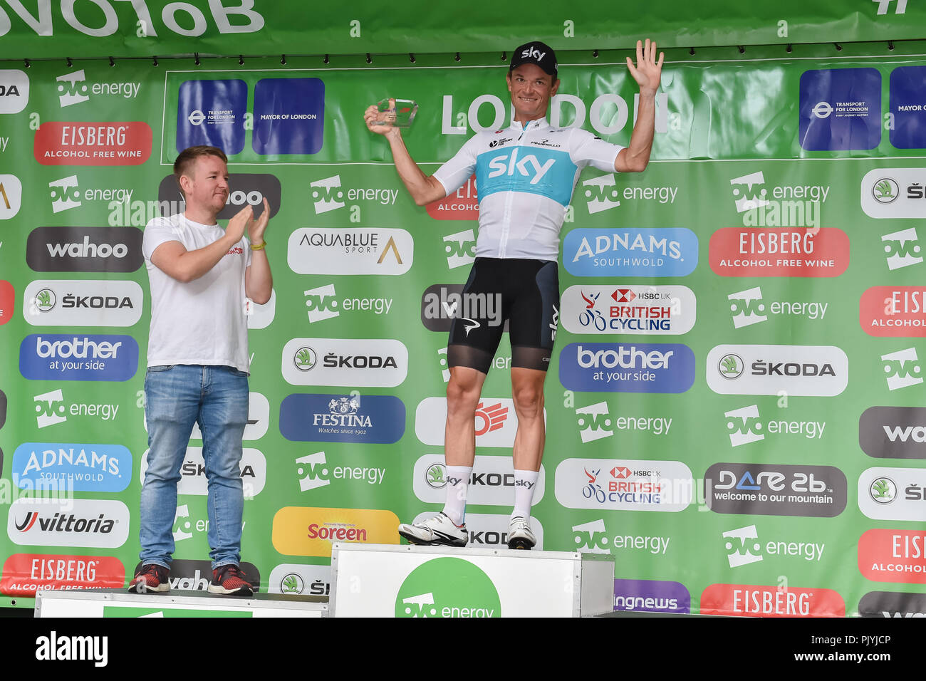 Londra, Regno Unito. 09Sep, 2018. Vasil Kiryienka di Team Sky ha vinto l'alta5 Combativity Award per lo stadio 8 al vincitore della presentazione durante il 2018 OVO Energy Tour della Gran Bretagna - Fase 8: la fase di Londra Domenica, Settembre 09, 2018 Londra Inghilterra: Credito: Taka Wu/Alamy Live News Foto Stock