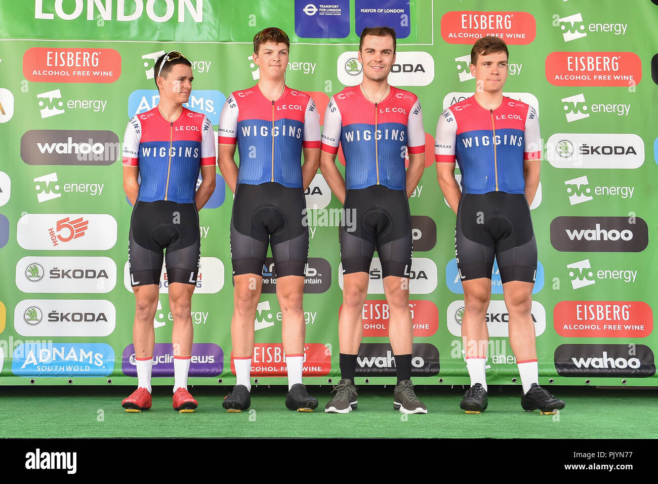 Londra, Regno Unito. Il 9 settembre 2018. Team Wiggins - Gabriel Cullaigh, Mark Downey, James Fouché, Tom Pidcock, Matteo Teggart e Joey Walker alla presentazione della squadra durante il 2018 OVO Energy Tour della Gran Bretagna - Fase 8: la fase di Londra Domenica, Settembre 09, 2018 Londra Inghilterra: Credito: Taka Wu/Alamy Live News Foto Stock