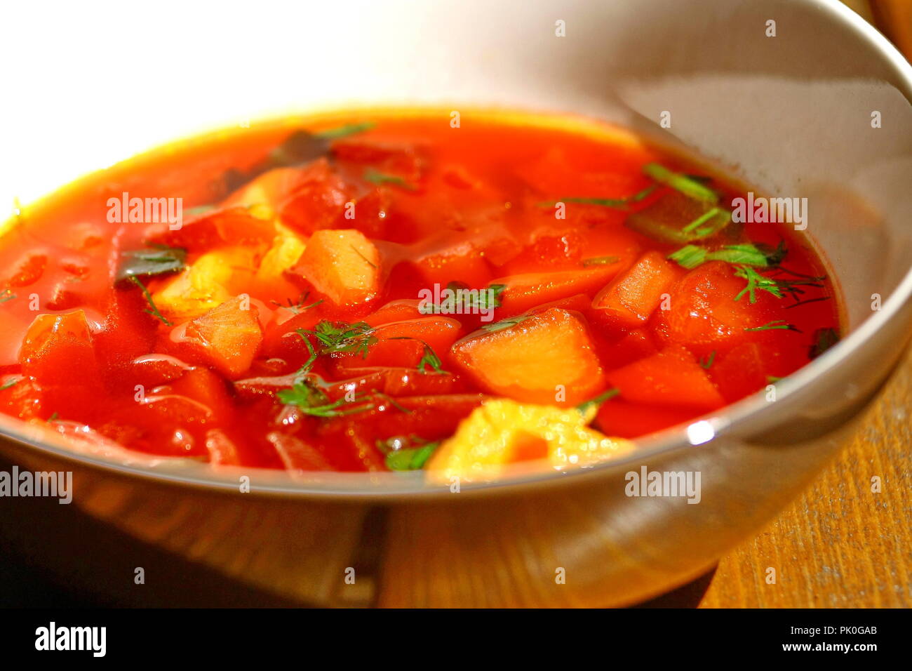 Russo rosso-zuppa di barbabietole Borscht . Una zuppa di verdure Foto Stock