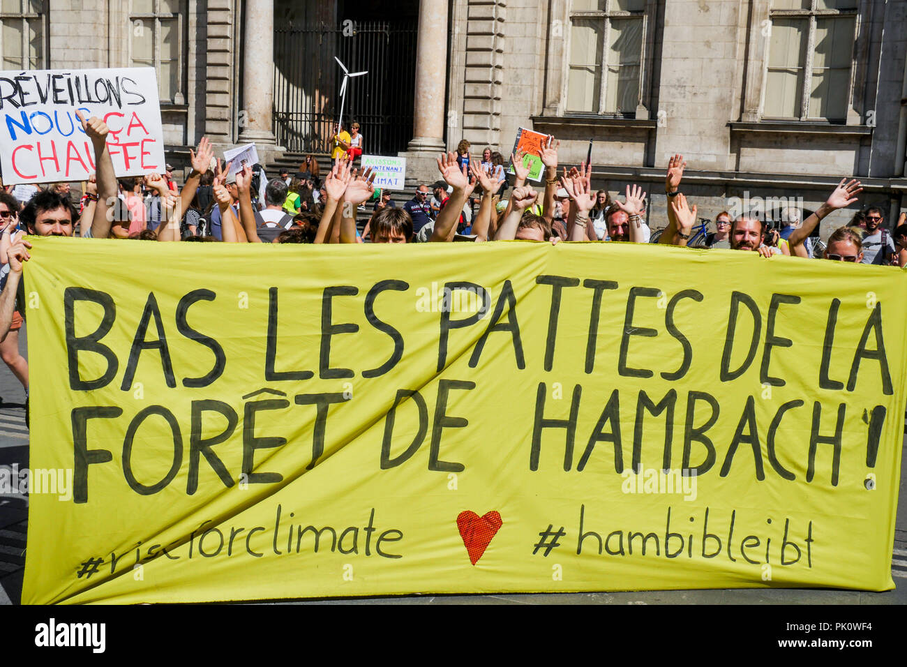 Migliaia marzo per protestare contro il riscaldamento globale, Lione, Francia Foto Stock