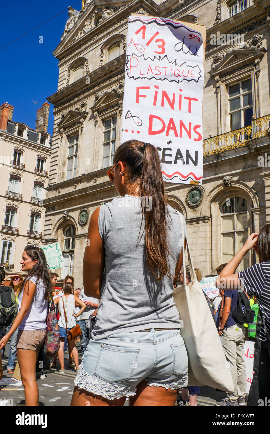 Migliaia marzo per protestare contro il riscaldamento globale, Lione, Francia Foto Stock