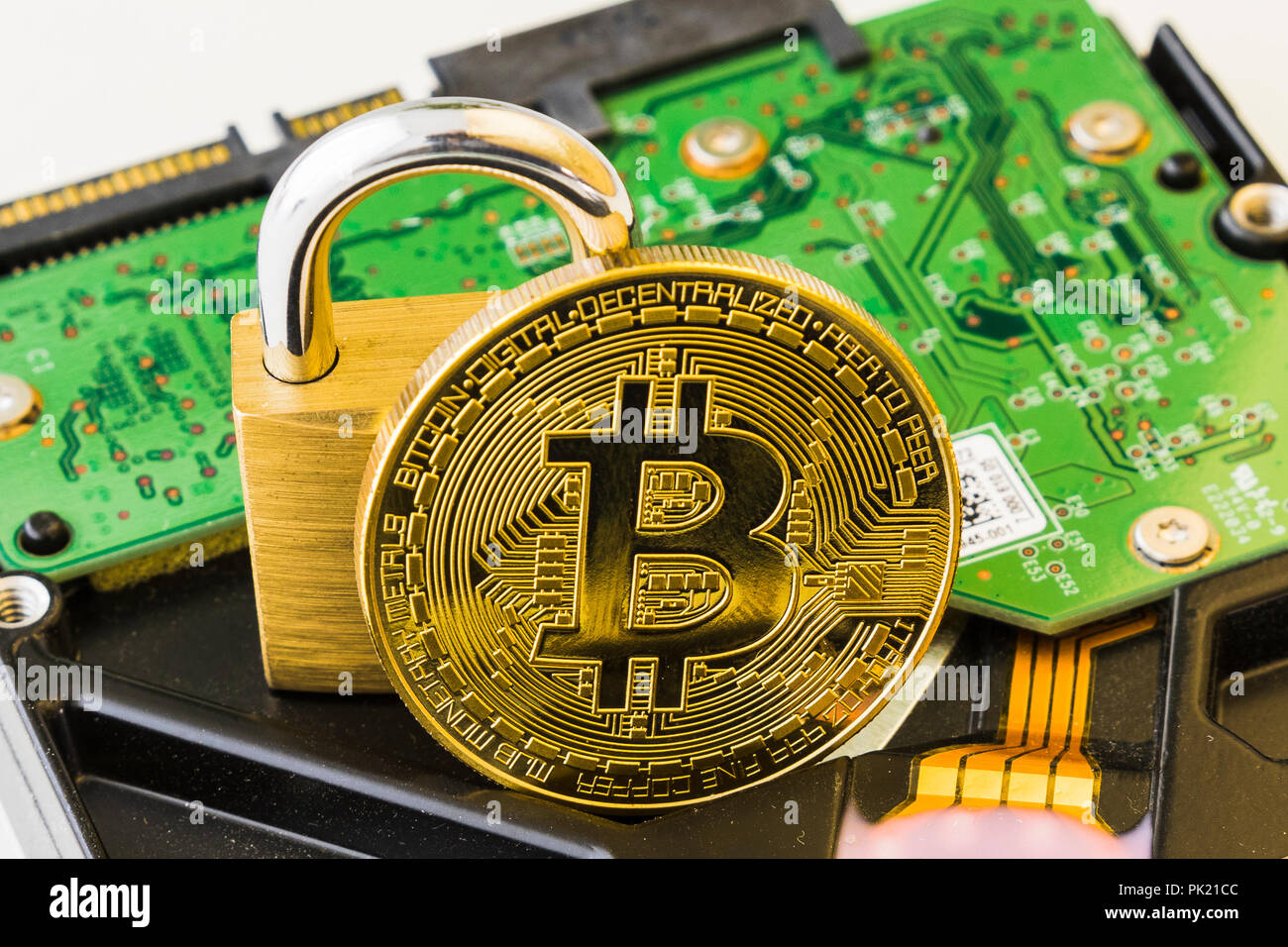 Un Bitcoin Cryptocurrency Bit digitale medaglia BTC valuta la tecnologia Internet Business concetto. Foto Stock
