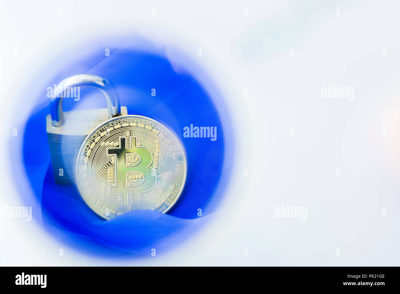 Un Bitcoin Cryptocurrency Bit digitale medaglia BTC valuta la tecnologia Internet Business concetto. Foto Stock