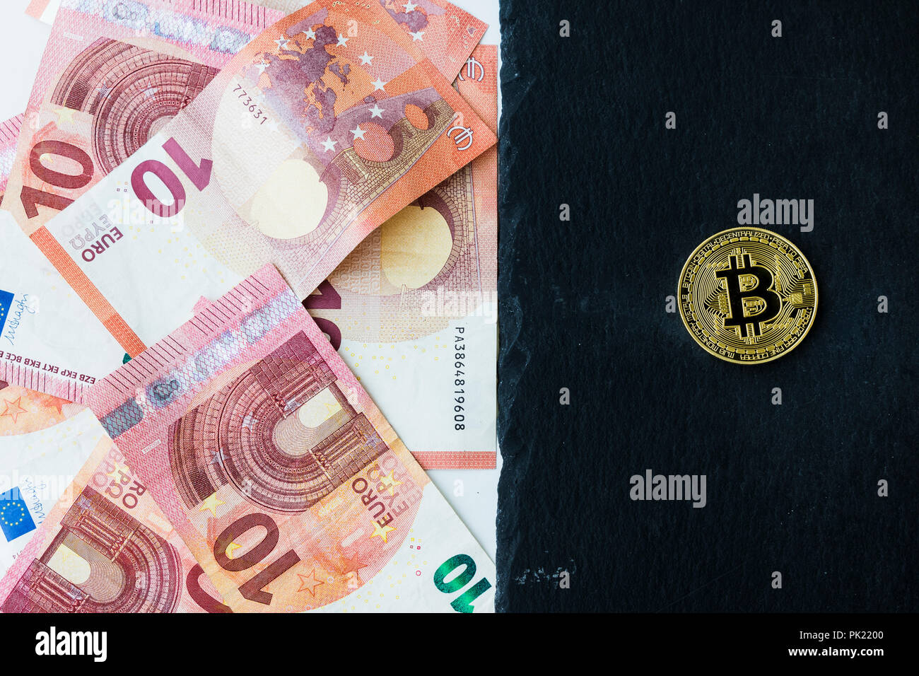 Un Bitcoin Cryptocurrency Bit digitale medaglia BTC valuta la tecnologia Internet Business concetto. Foto Stock
