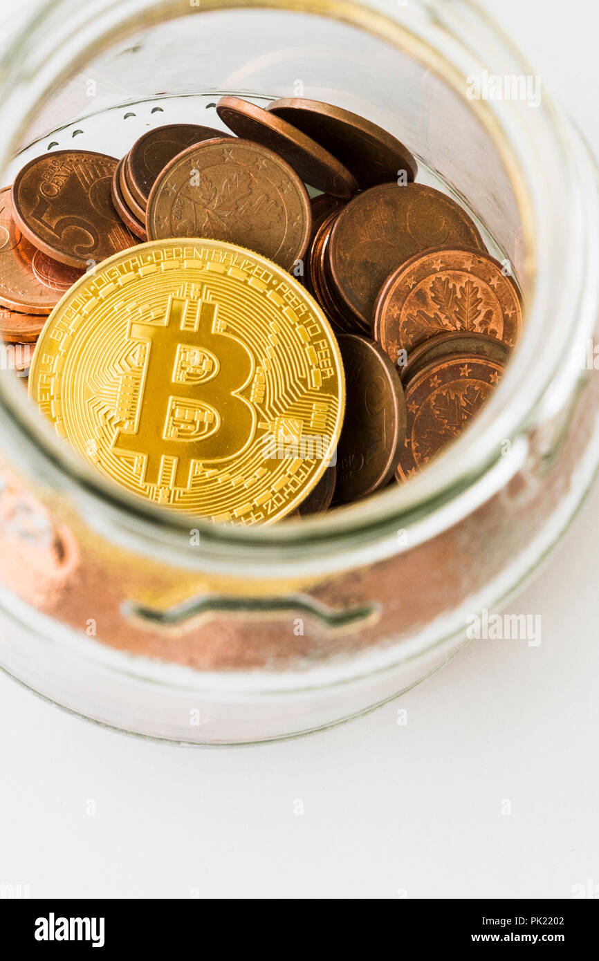 Un Bitcoin Cryptocurrency Bit digitale medaglia BTC valuta la tecnologia Internet Business concetto. Foto Stock