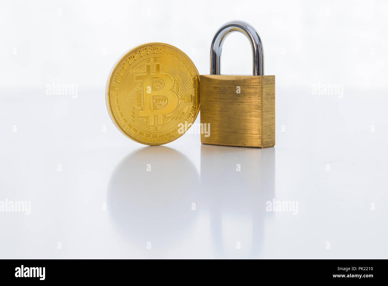 Un Bitcoin Cryptocurrency Bit digitale medaglia BTC valuta la tecnologia Internet Business concetto. Foto Stock