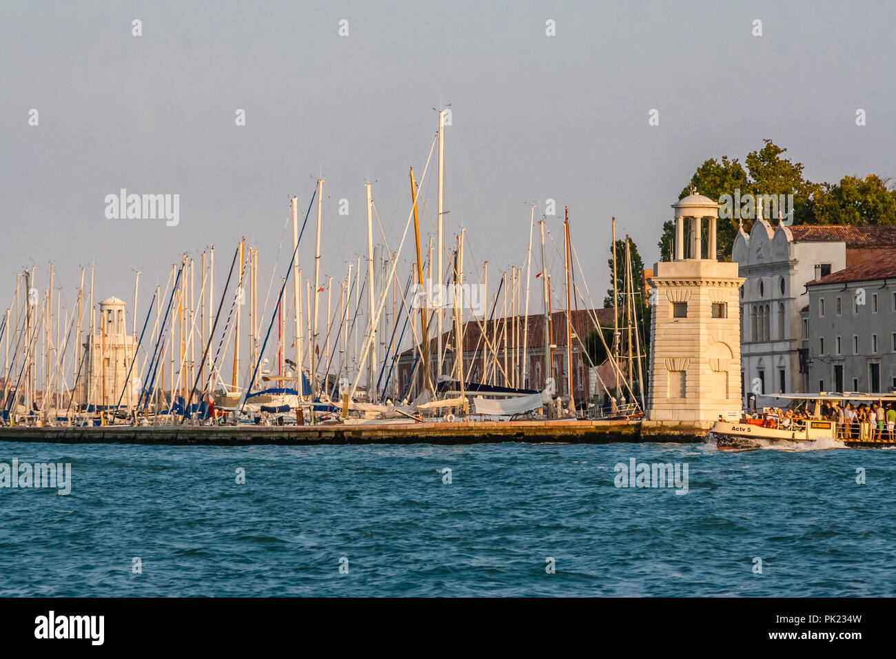 Darsena Crose yacht marina a Venezia, Italia. Foto Stock