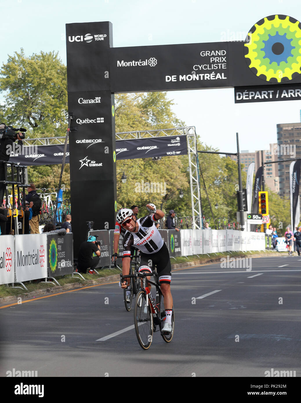 Montreal, Canada, 9/9/2018. Michael Matthews di squadre La Ragnatela Solare attraversa la linea di arrivo al Grand Prix Cycliste gara di Montreal. Foto Stock