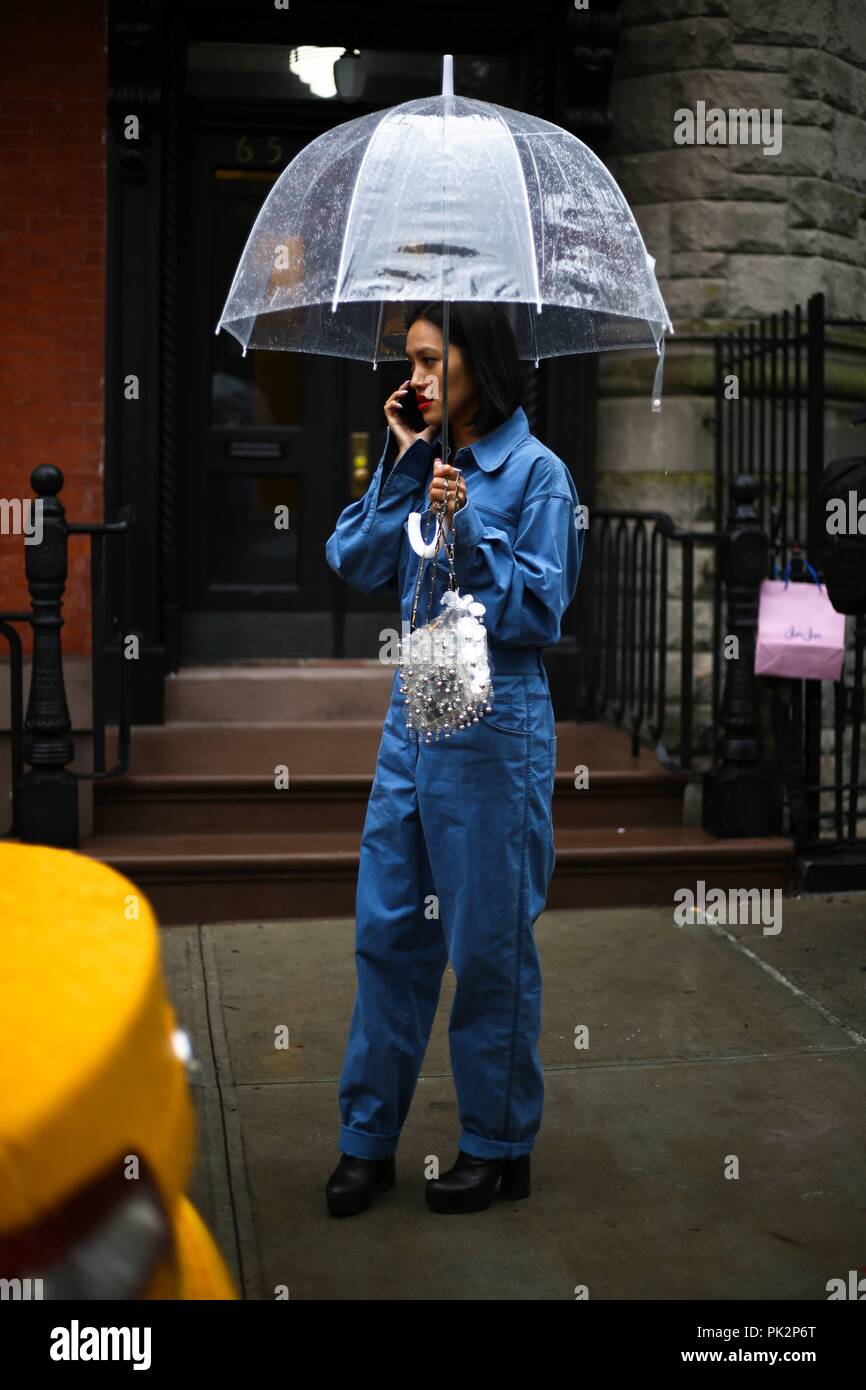 Tiffany Hsu, moda Acquisto di Direttore presso mytheresa.com, in posa sulla strada fuori dell'Rodarte mostra durante la settimana della moda di New York - Settembre 9, 2018 - Foto: Pista Manhattan ***per solo uso editoriale?*** | Verwendung weltweit Foto Stock