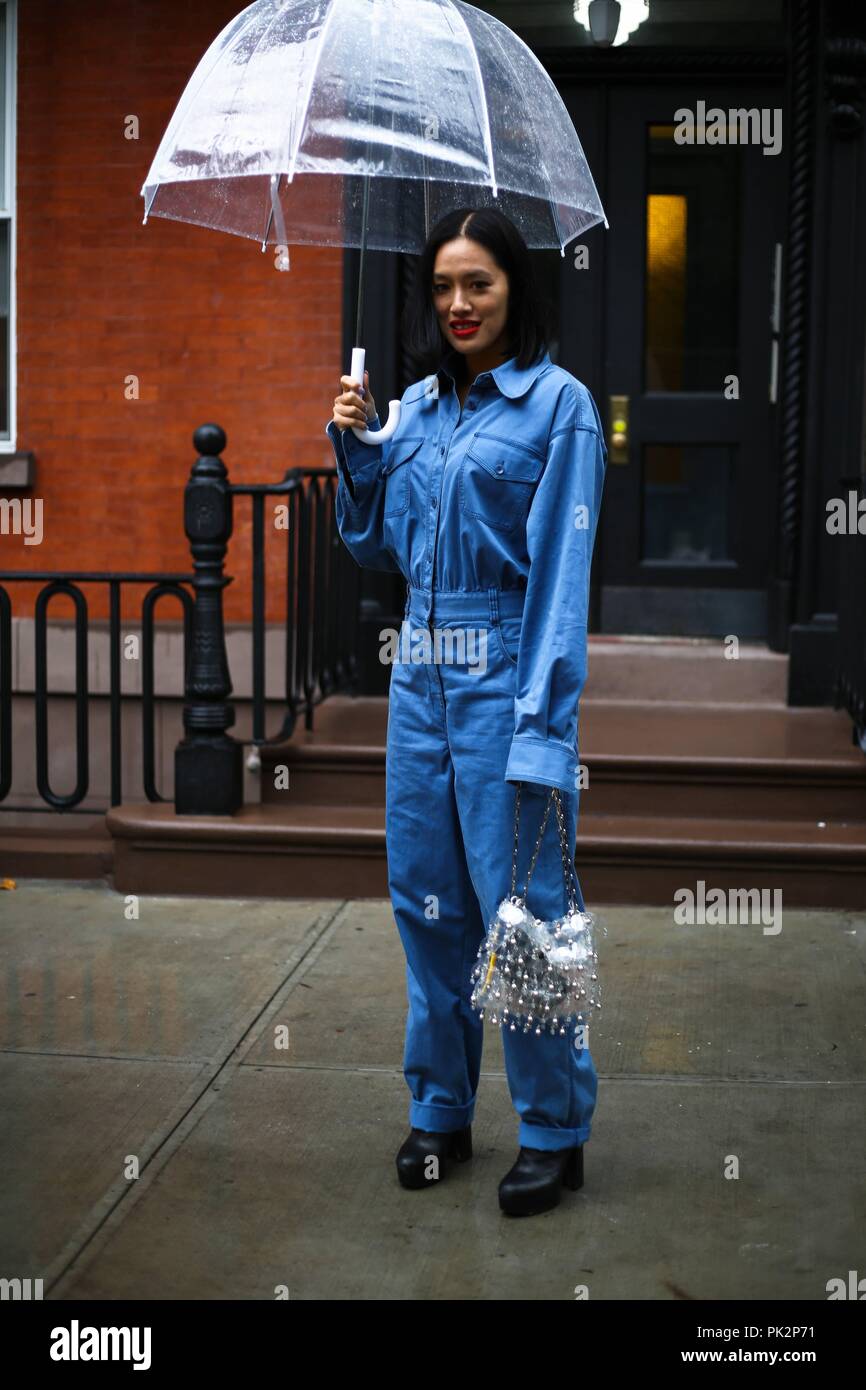 Tiffany Hsu, moda Acquisto di Direttore presso mytheresa.com, in posa sulla strada fuori dell'Rodarte mostra durante la settimana della moda di New York - Settembre 9, 2018 - Foto: Pista Manhattan ***per solo uso editoriale?*** | Verwendung weltweit Foto Stock