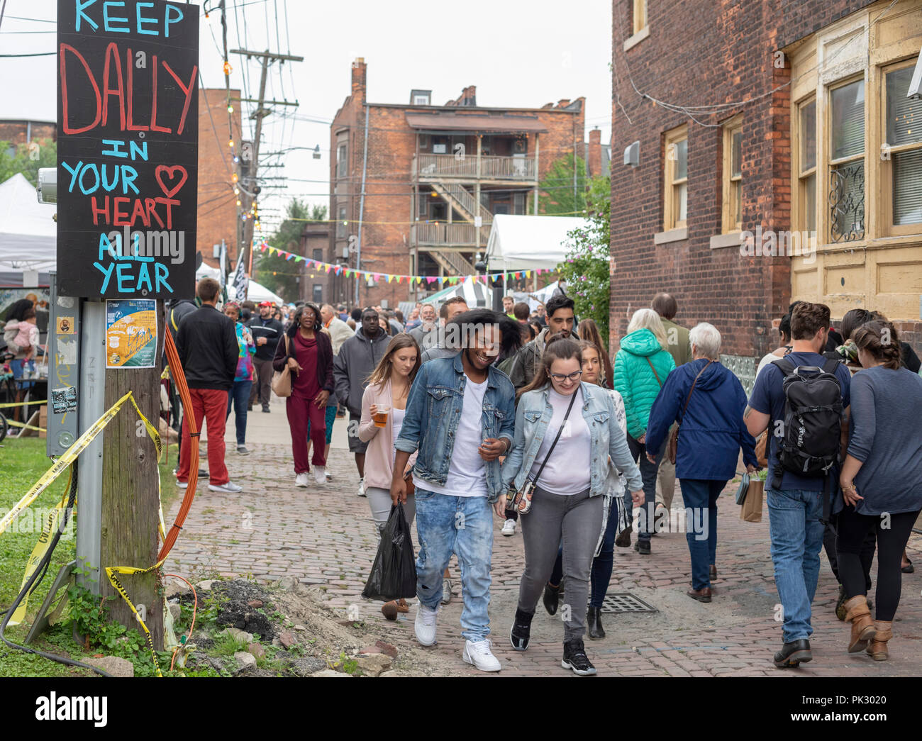 Detroit, Michigan - l annuale Dally nel vicolo festival nel corridoio Cass quartiere. Il festival insoliti, dotate di musica, arte e cibo, s Foto Stock