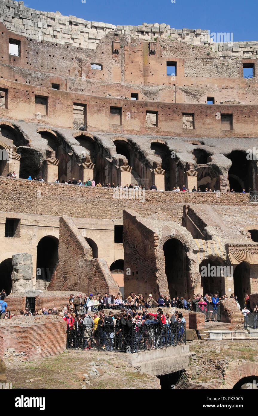 Italia Lazio Roma Colosseo, vista dell'interno del Colosseo. Foto Stock