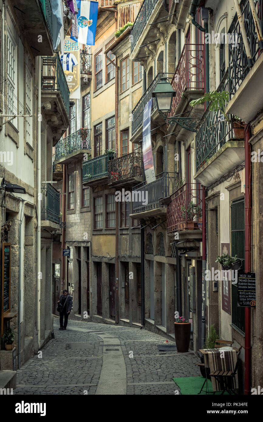 Porto è la seconda città più grande del Portogallo dopo Lisbona e una delle principali aree urbane della penisola iberica. Foto Stock