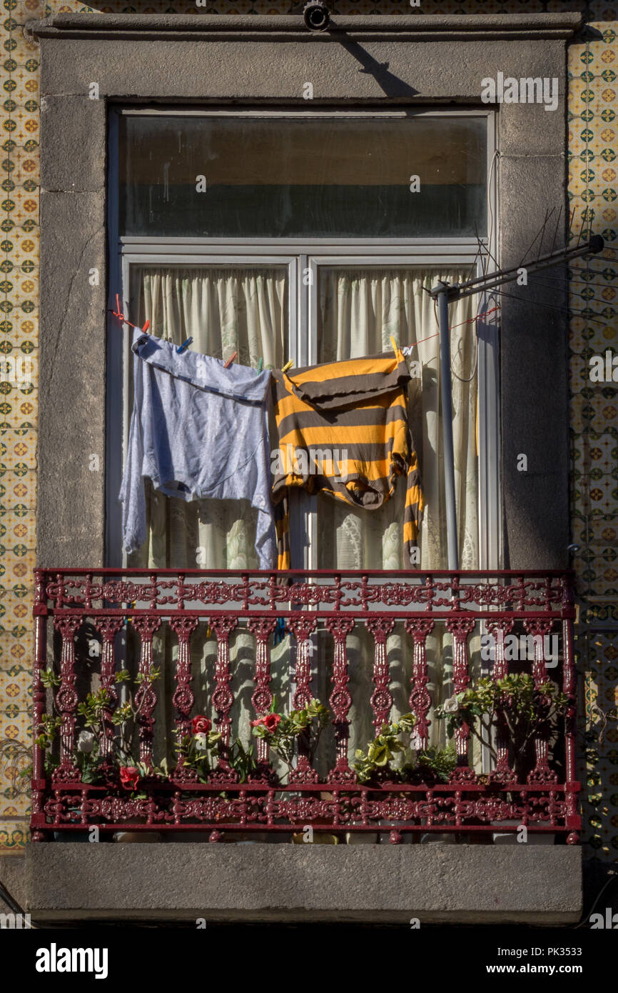 Porto è la seconda città più grande del Portogallo dopo Lisbona e una delle principali aree urbane della penisola iberica. Foto Stock