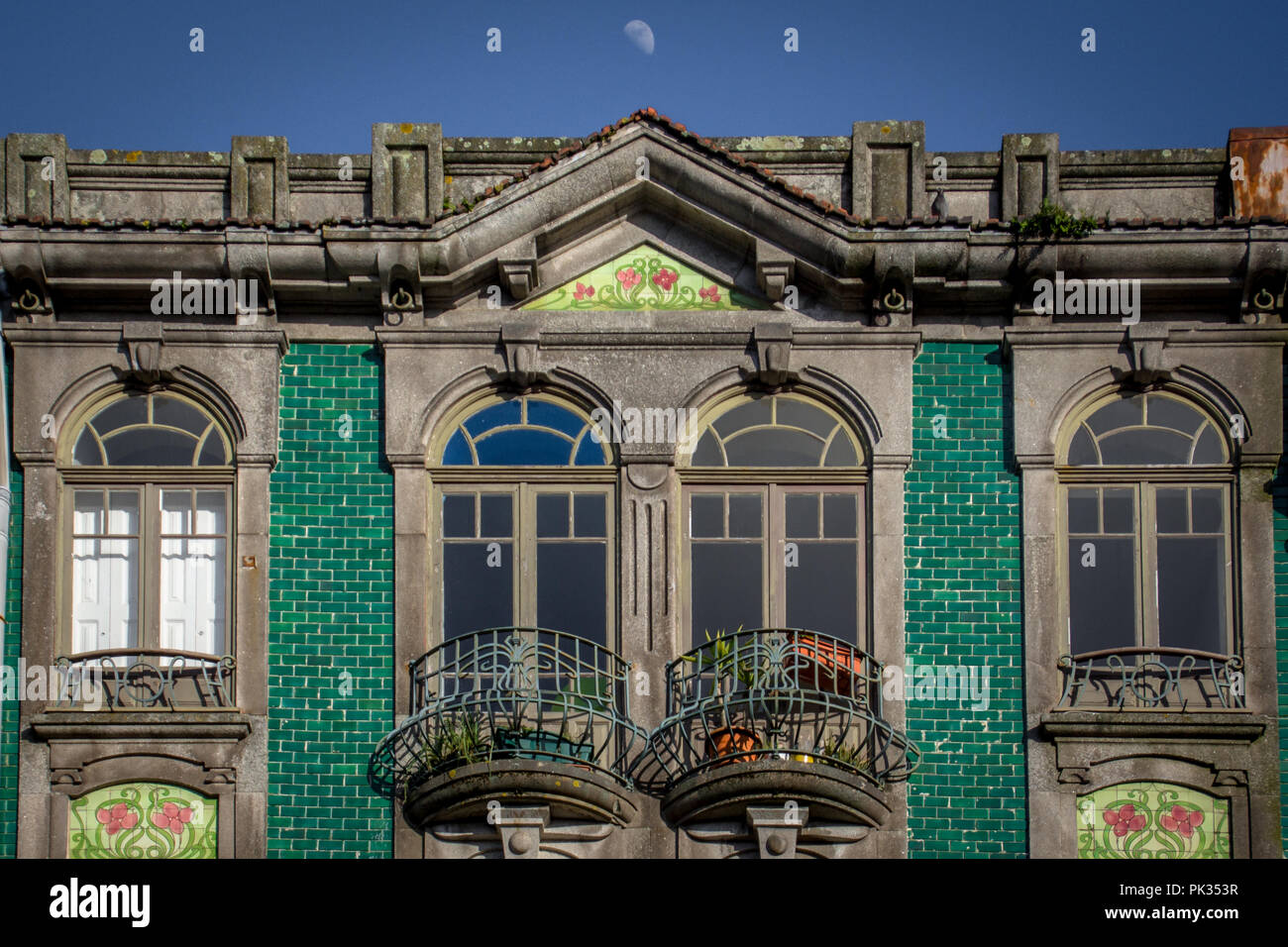 Porto è la seconda città più grande del Portogallo dopo Lisbona e una delle principali aree urbane della penisola iberica. Foto Stock