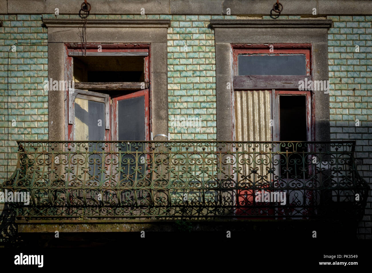 Porto è la seconda città più grande del Portogallo dopo Lisbona e una delle principali aree urbane della penisola iberica. Foto Stock