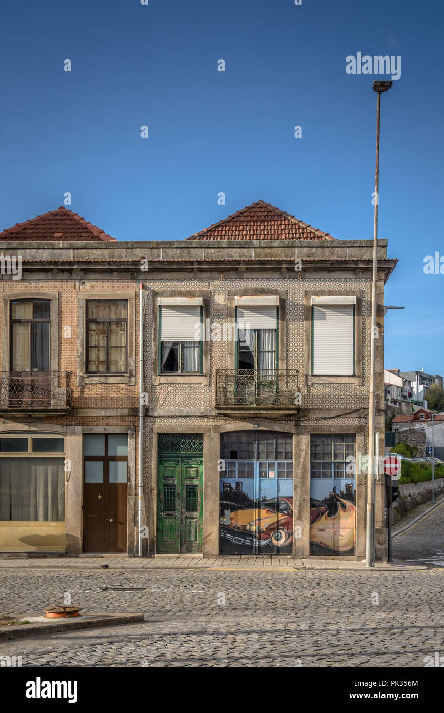 Porto è la seconda città più grande del Portogallo dopo Lisbona e una delle principali aree urbane della penisola iberica. Foto Stock