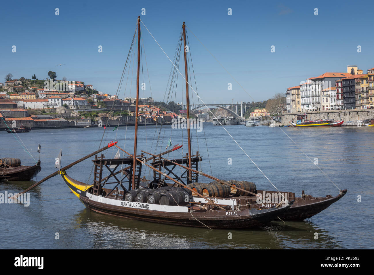 Porto è la seconda città più grande del Portogallo dopo Lisbona e una delle principali aree urbane della penisola iberica. Foto Stock