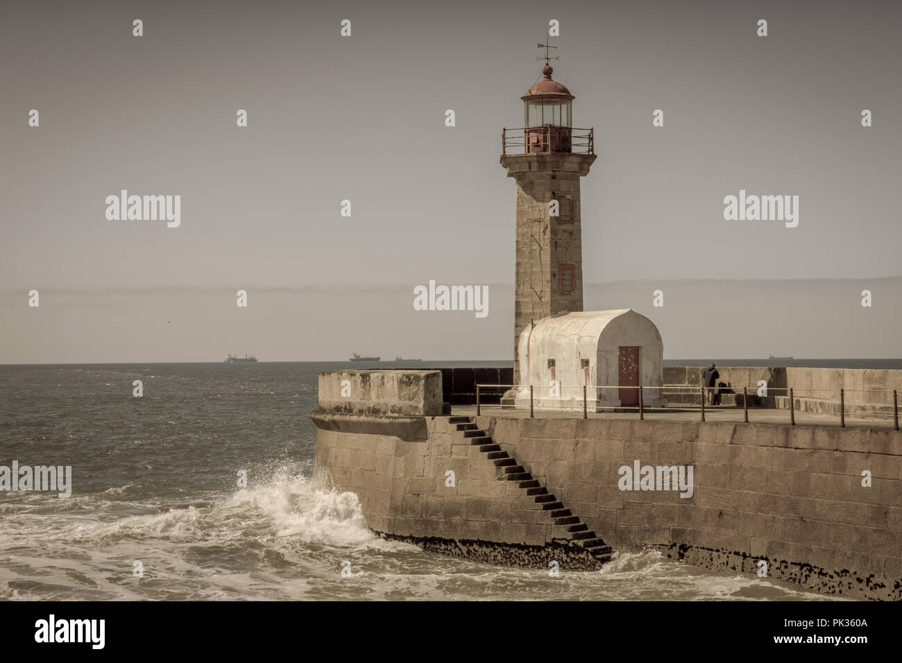 Porto è la seconda città più grande del Portogallo dopo Lisbona e una delle principali aree urbane della penisola iberica. Foto Stock
