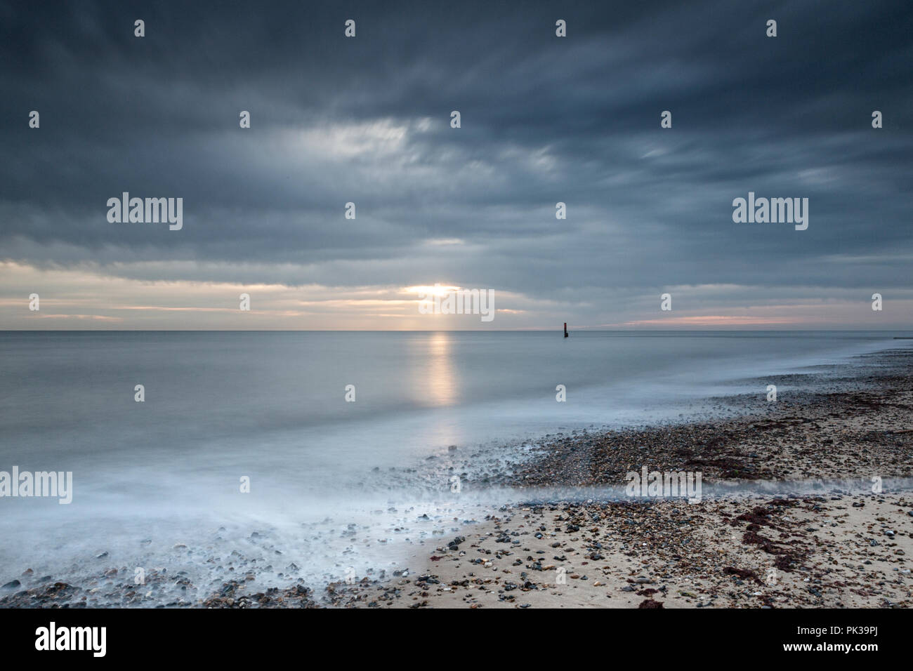 Sunrise a carrello Gap, Eccles sulla costa di Norfolk, Regno Unito. Foto Stock