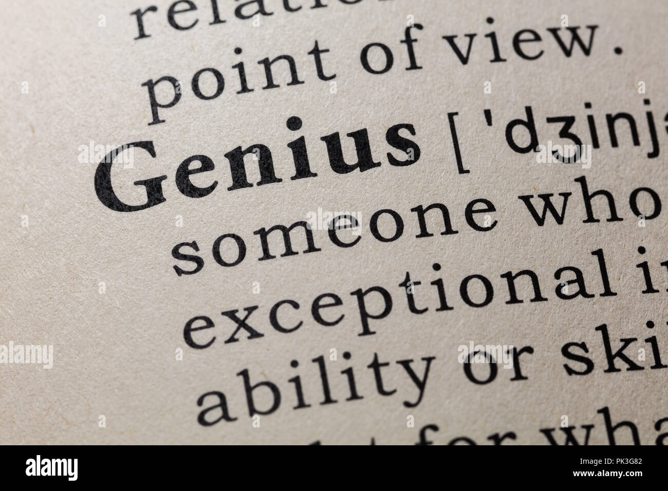 Fake Dizionario, definizione del dizionario della parola Genio. comprendente i principali parole descrittive. Foto Stock