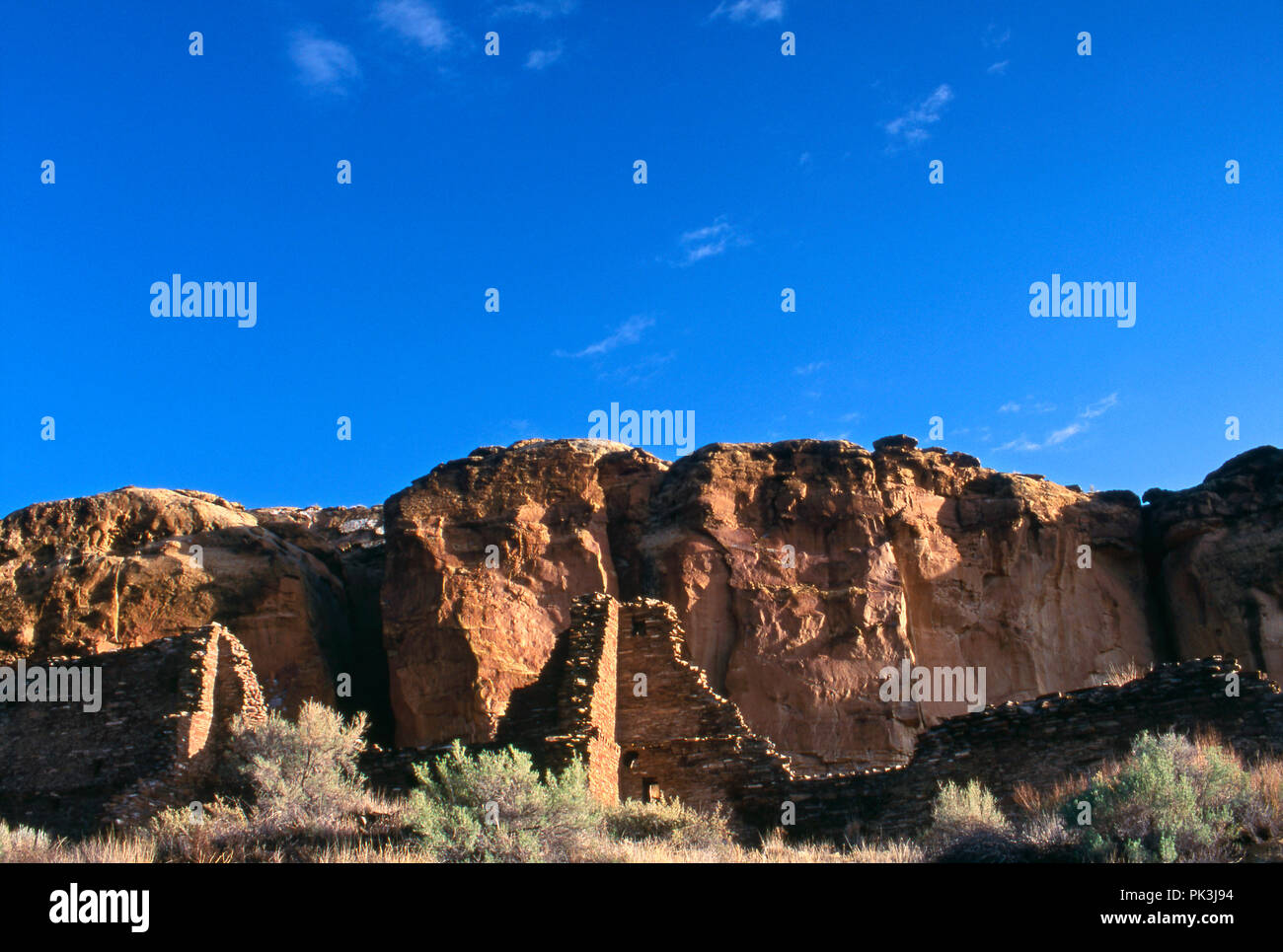Rovine Anasazi di Hungo Pavi, unexcavated, Chaco Canyon, Nuovo Messico. Fotografia Foto Stock