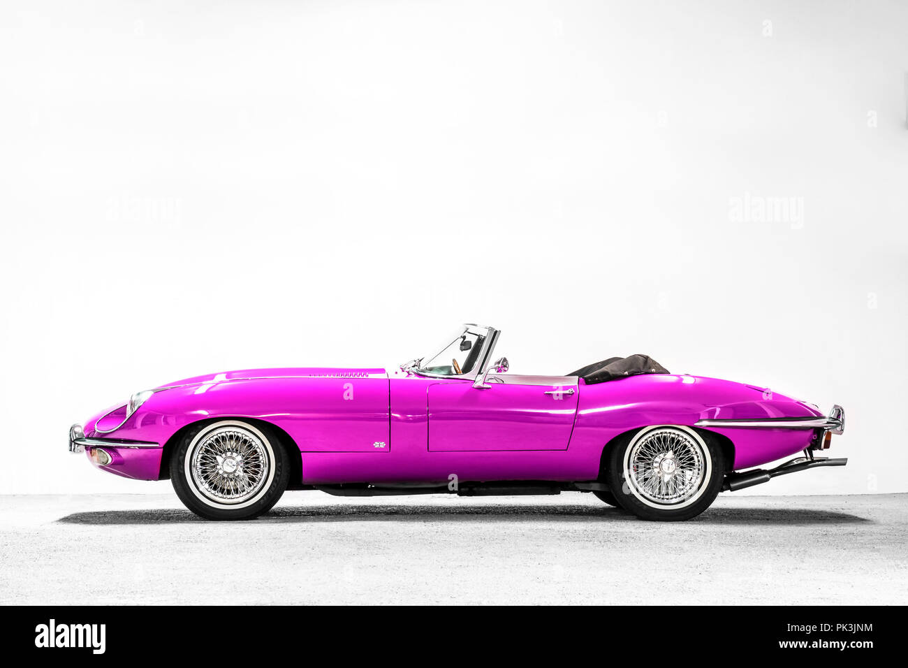 Colorato Jaguar E-Type, classic car Foto Stock