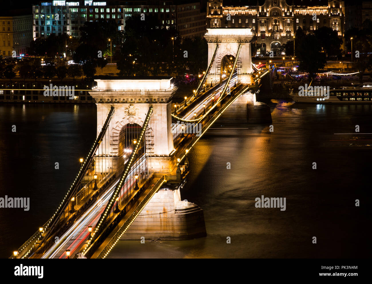 Catena di Budapest ponte sul fiume Danubio landmark view di notte Foto Stock