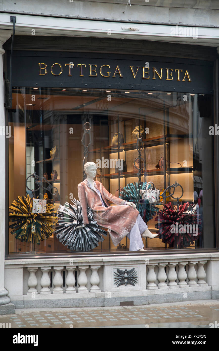 Bottega Veneta Store; New Bond Street LONDRA; Inghilterra; Regno Unito Foto  stock - Alamy