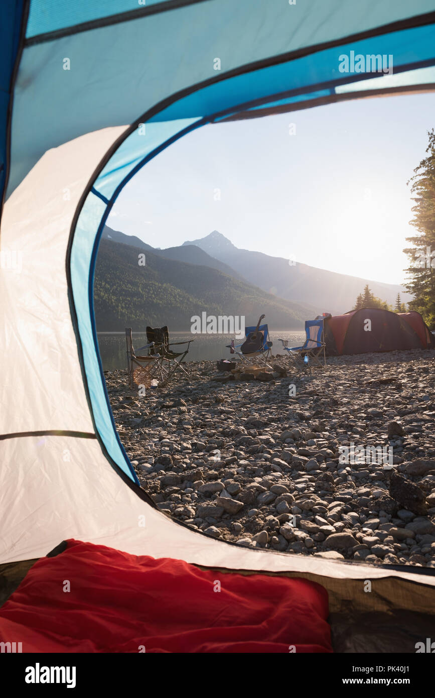 Svuotare campeggio vicino a Riverside Foto Stock