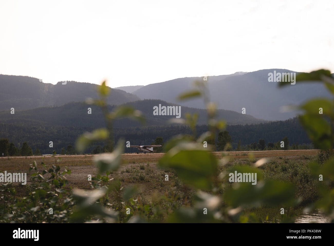 Aerei di atterraggio sulla pista Foto Stock