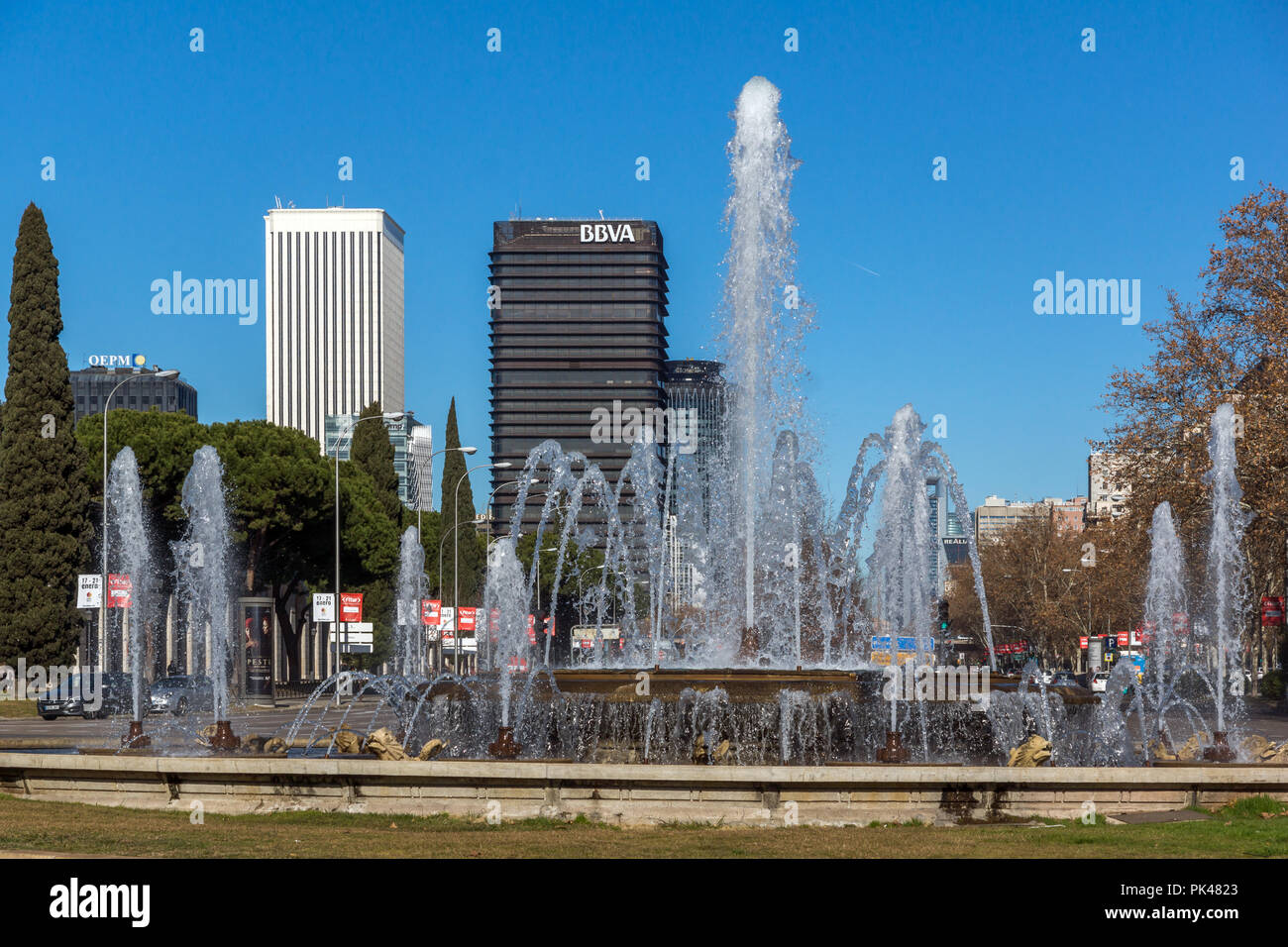 MADRID, Spagna - 21 gennaio 2018: Plaza San Juan de la cruz a Paseo de la Castellana Street nella città di Madrid, Spagna Foto Stock