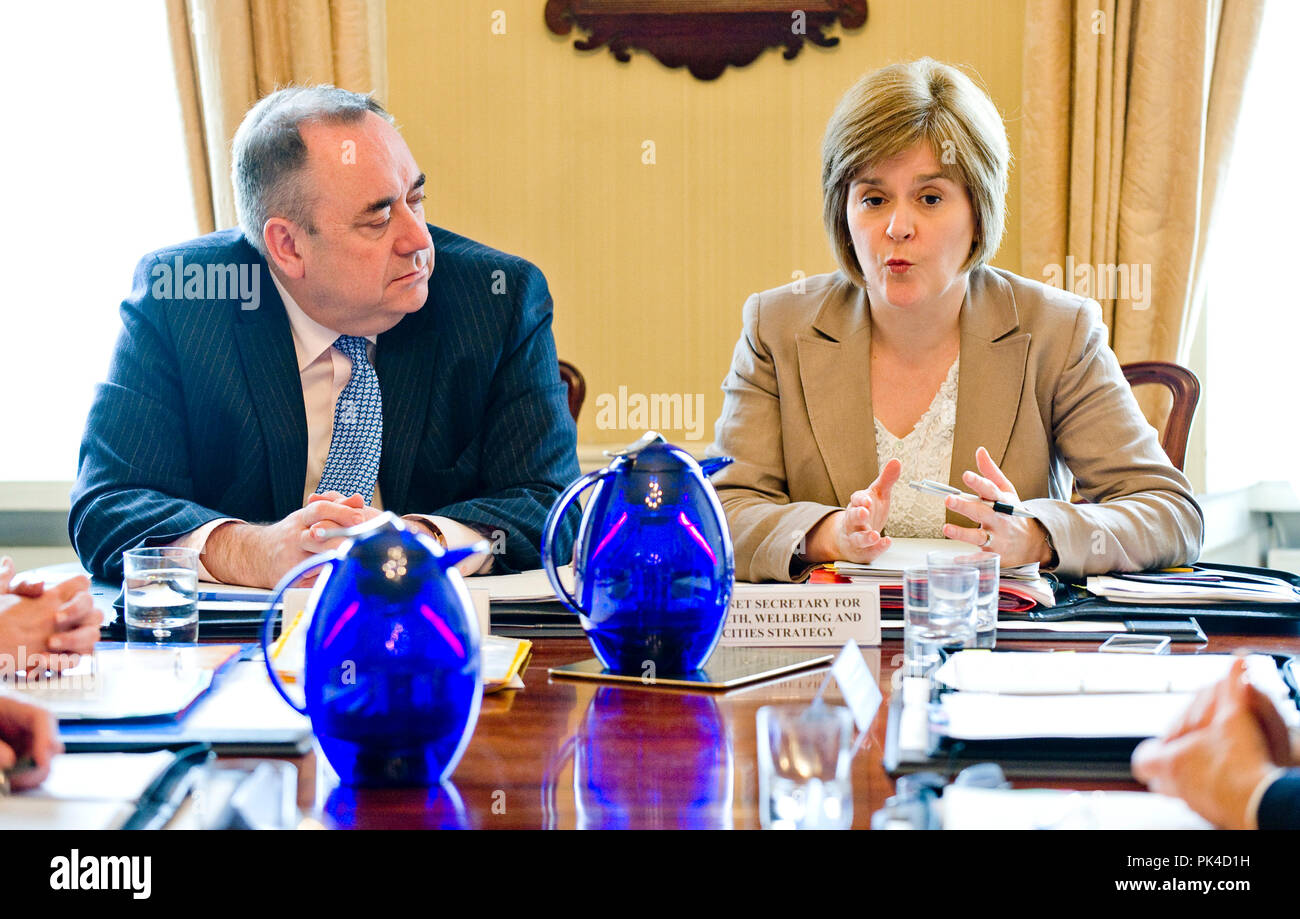 Photographer-Ian Georgeson-Politics rota- Il Cabinet scozzese si incontrano a Bute house per discutere il controverso matrimonio gay decisione, Governm scozzese Foto Stock