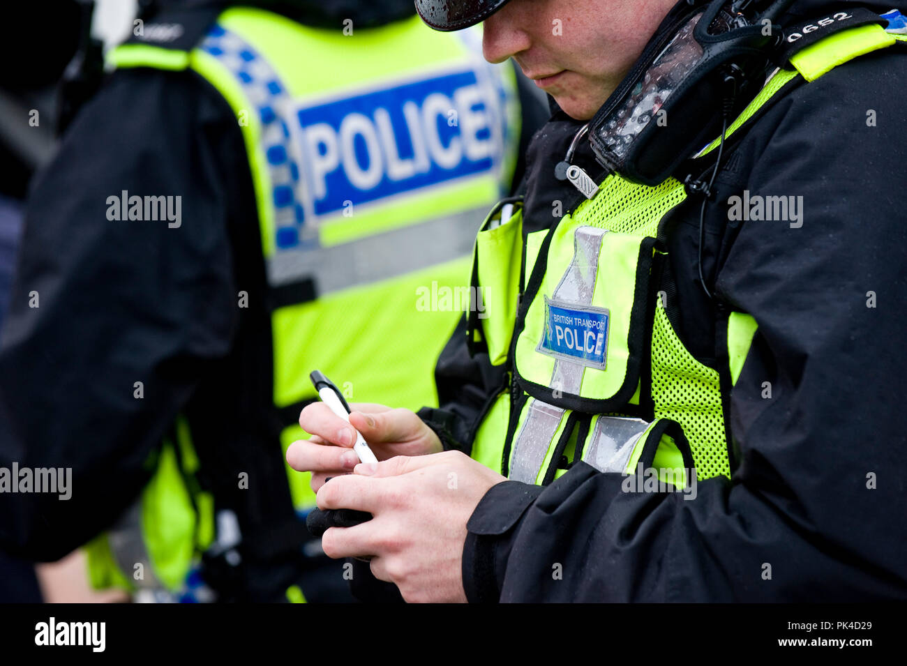 Photographer-Ian Georgeson-Justice Segretario Kenny MacAskill, la British Transport Police, Lothian e della Polizia delle frontiere effettuare controlli su strada sul commer Foto Stock