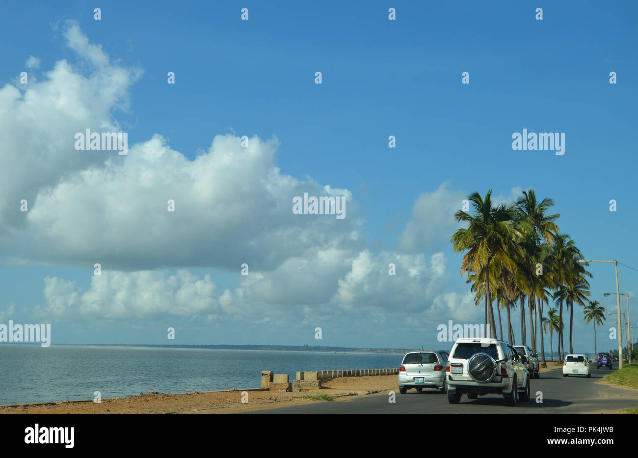 Spiaggia di Maputo foto dal Club Naval vicino a Julius Nyerere road a Maputo Polana Mozambico. Questa spiaggia sembra bello ma è un po' sporca in modo non nuotare Foto Stock