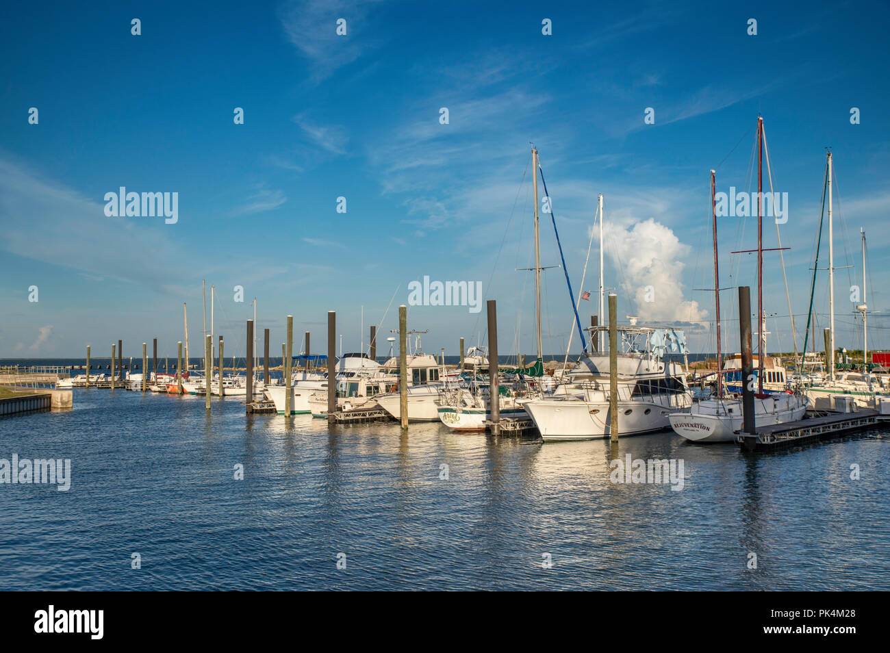 Barche a vela a sbarchi Nautico Marina in Port Lavaca, Gulf Coast, Texas, Stati Uniti d'America Foto Stock