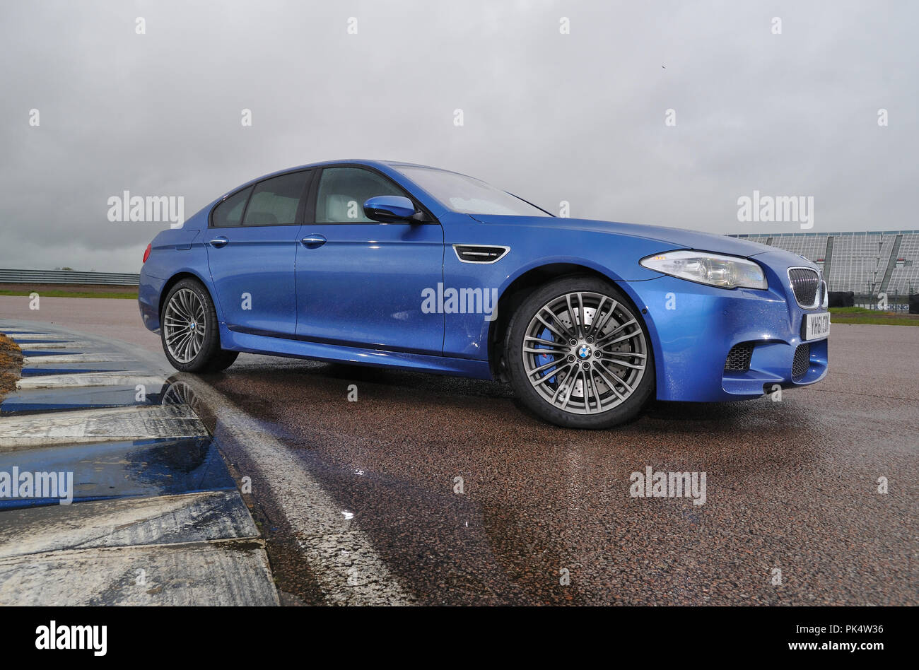 2012 BMW M5 F10 forma di sesta generazione tedesco super berlina Foto Stock