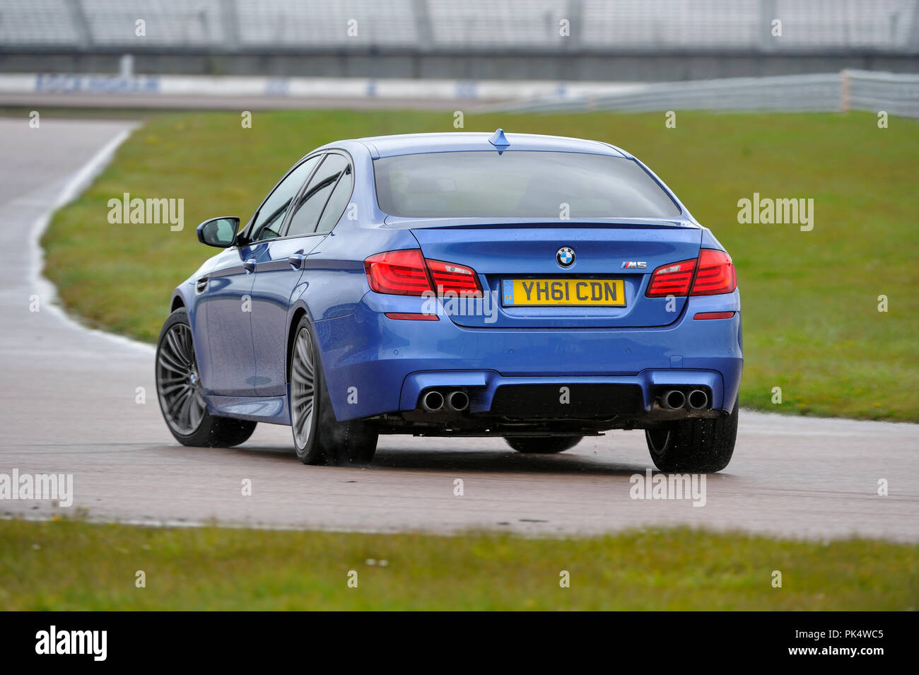 2012 BMW M5 F10 forma di sesta generazione tedesco super berlina Foto Stock
