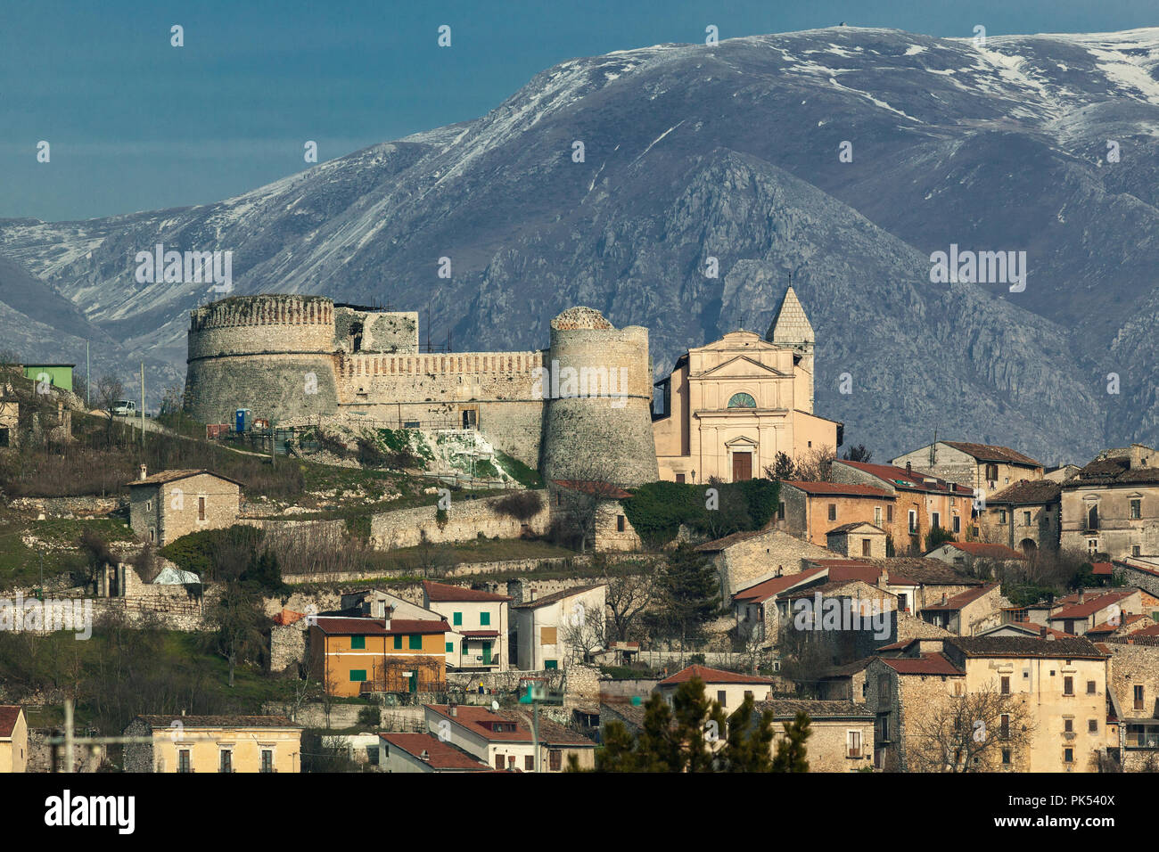 Castello Rinascimentale Panorama della città medievale di Scurcola Marsicana con il castello ...