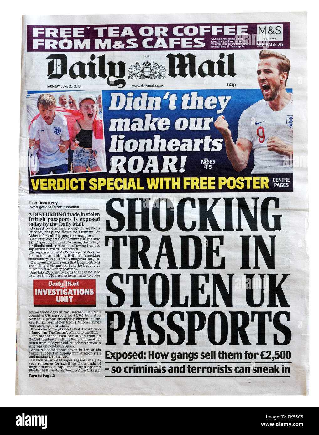 Pagina anteriore del Daily Mail con il titolo scandaloso commercio di furto di passaporti DEL REGNO UNITO, rivelando la vendita di passaporti rubati e ID su social media Foto Stock