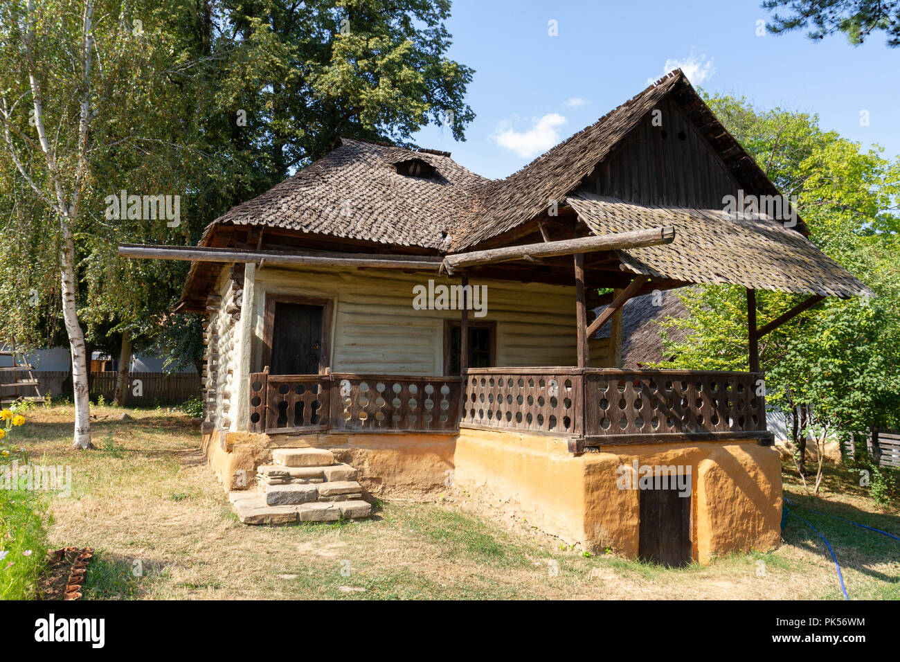 Un inizio del XIX secolo la casa dal Naruja, Vrancea nella regione della Dimitrie gusti nazionali museo del villaggio nel Parco Herăstrău, Bucarest, Romania. Foto Stock