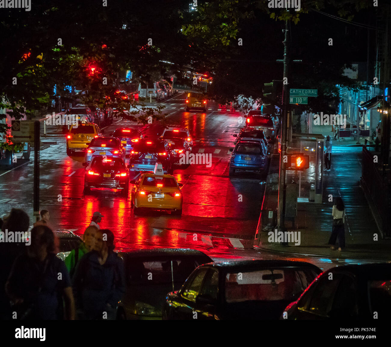 Il traffico si è fermato a un semaforo sul Columbus Avenue nella Upper West Side di New York Sabato, 8 settembre 2018. (Â© Richard B. Levine) Foto Stock
