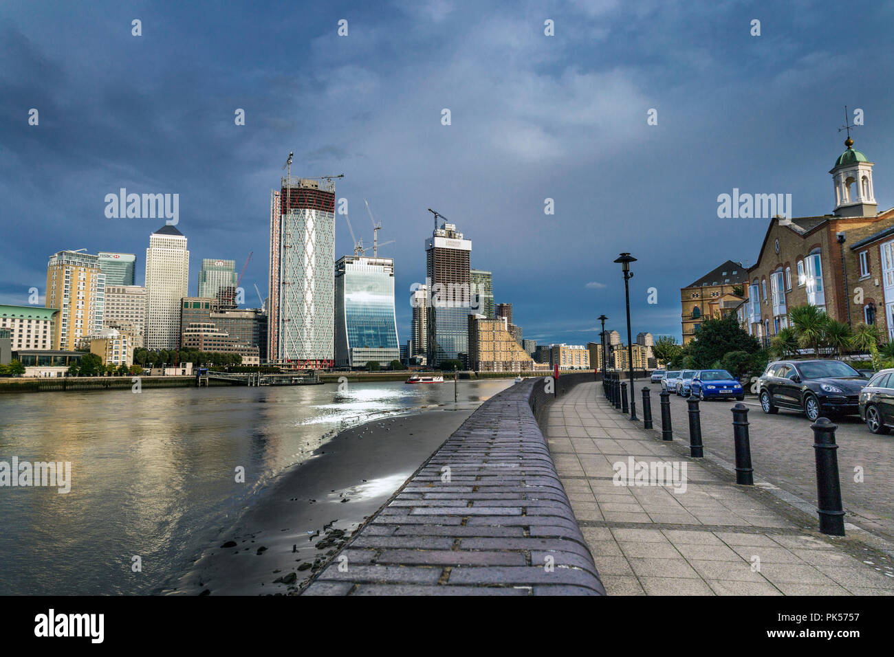 Settembre 2018 - il nuovo skyline di Canary Wharf, la costruzione di Terranova - un grattacielo residenziale e un blocco ufficio di Bank Street Foto Stock