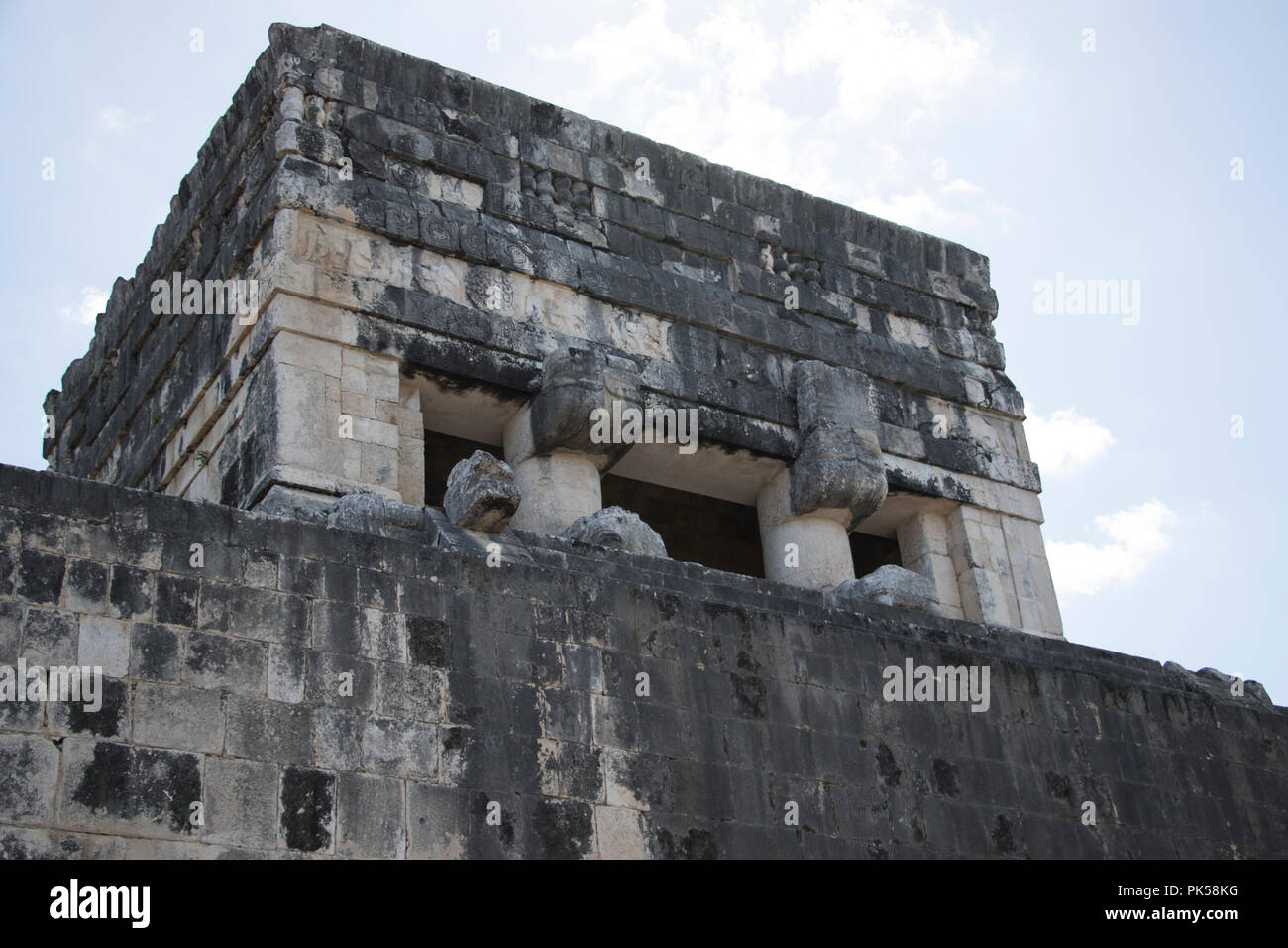 Antica pietra edificio architettonico di rovine Maya. Foto Stock