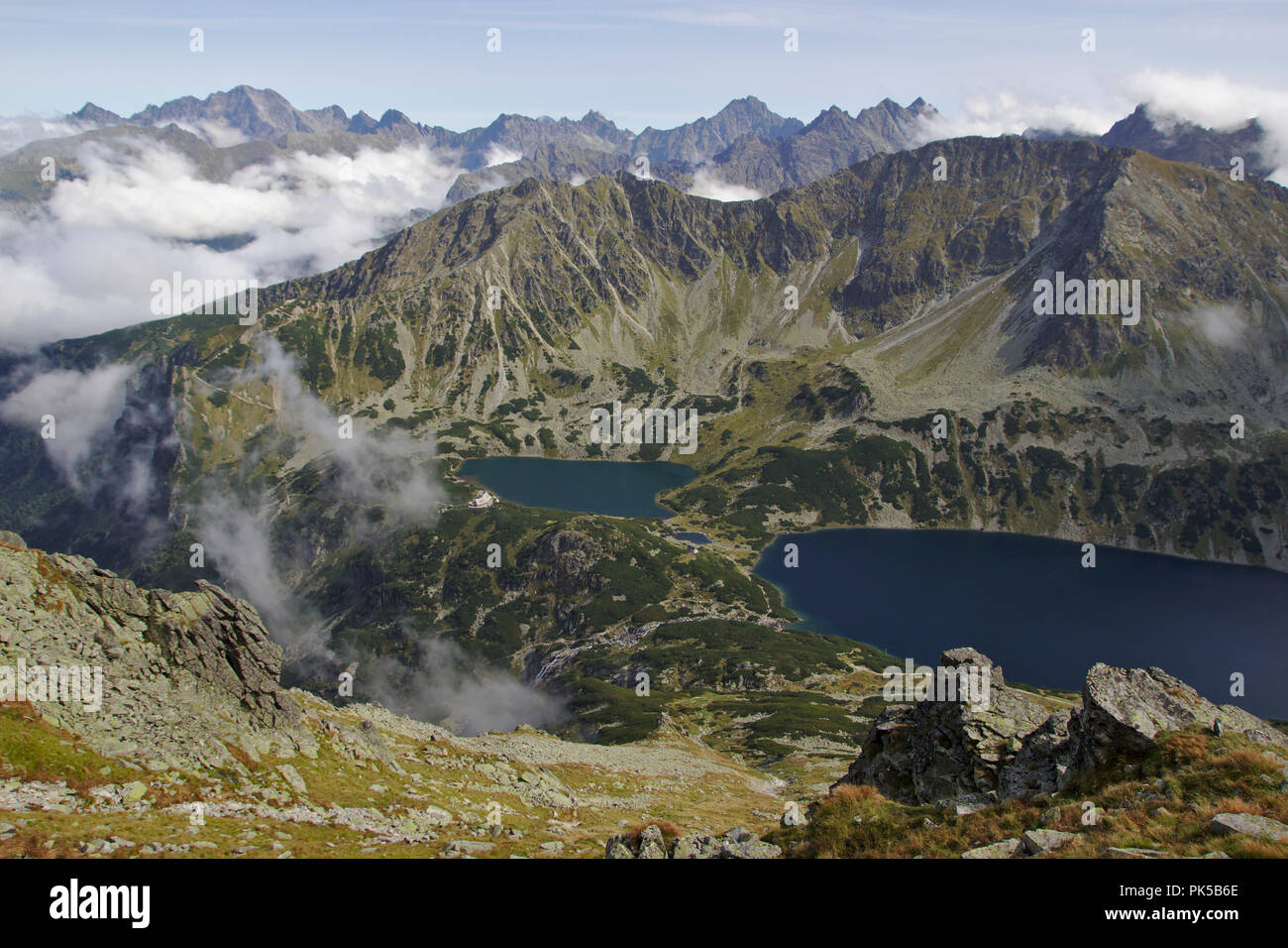Laghi Przedni Staw Polski, Wielki Staw Polski, vista da Orla Perc ridge, monti Tatra, Polonia Foto Stock